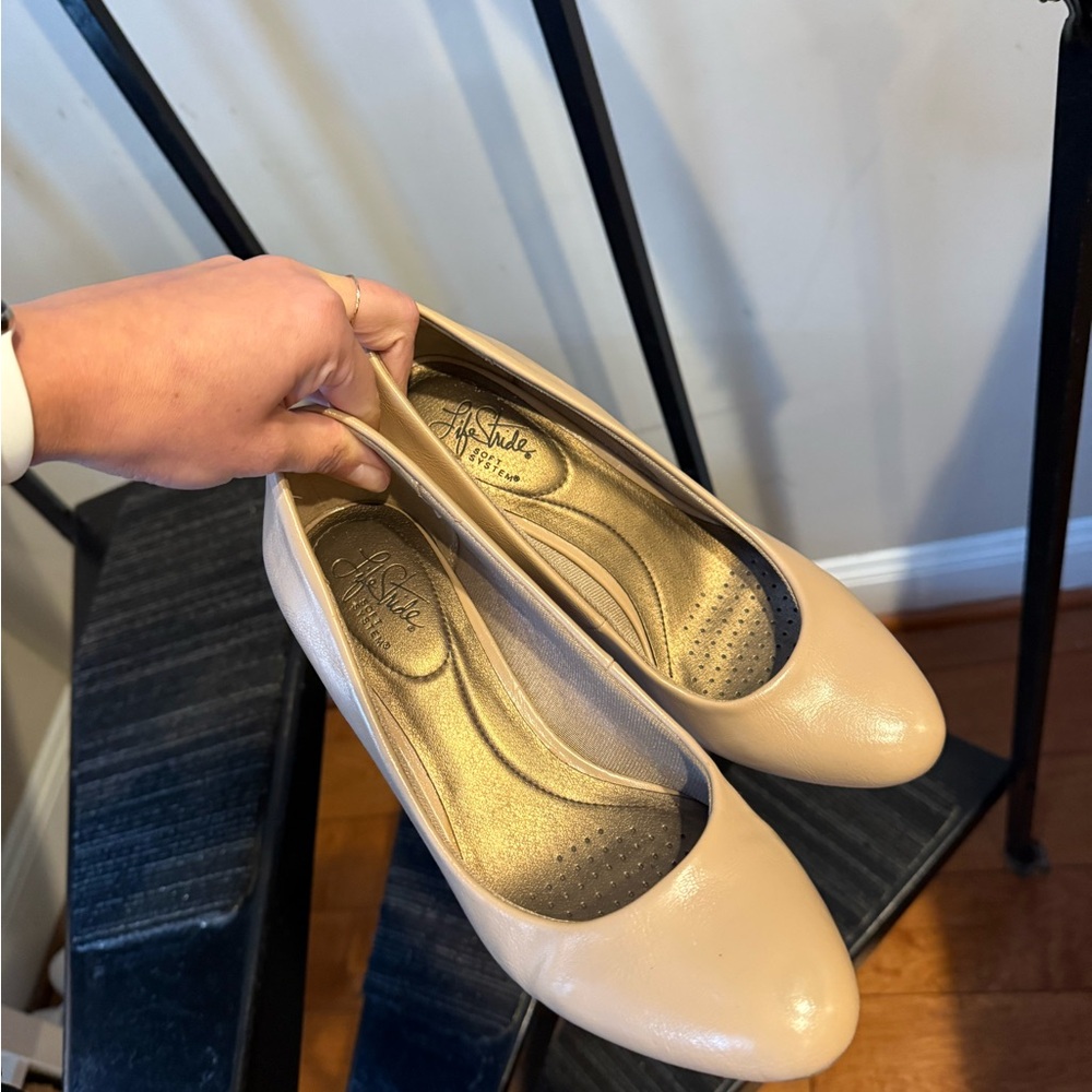 Life Stride Women's Cream Heels